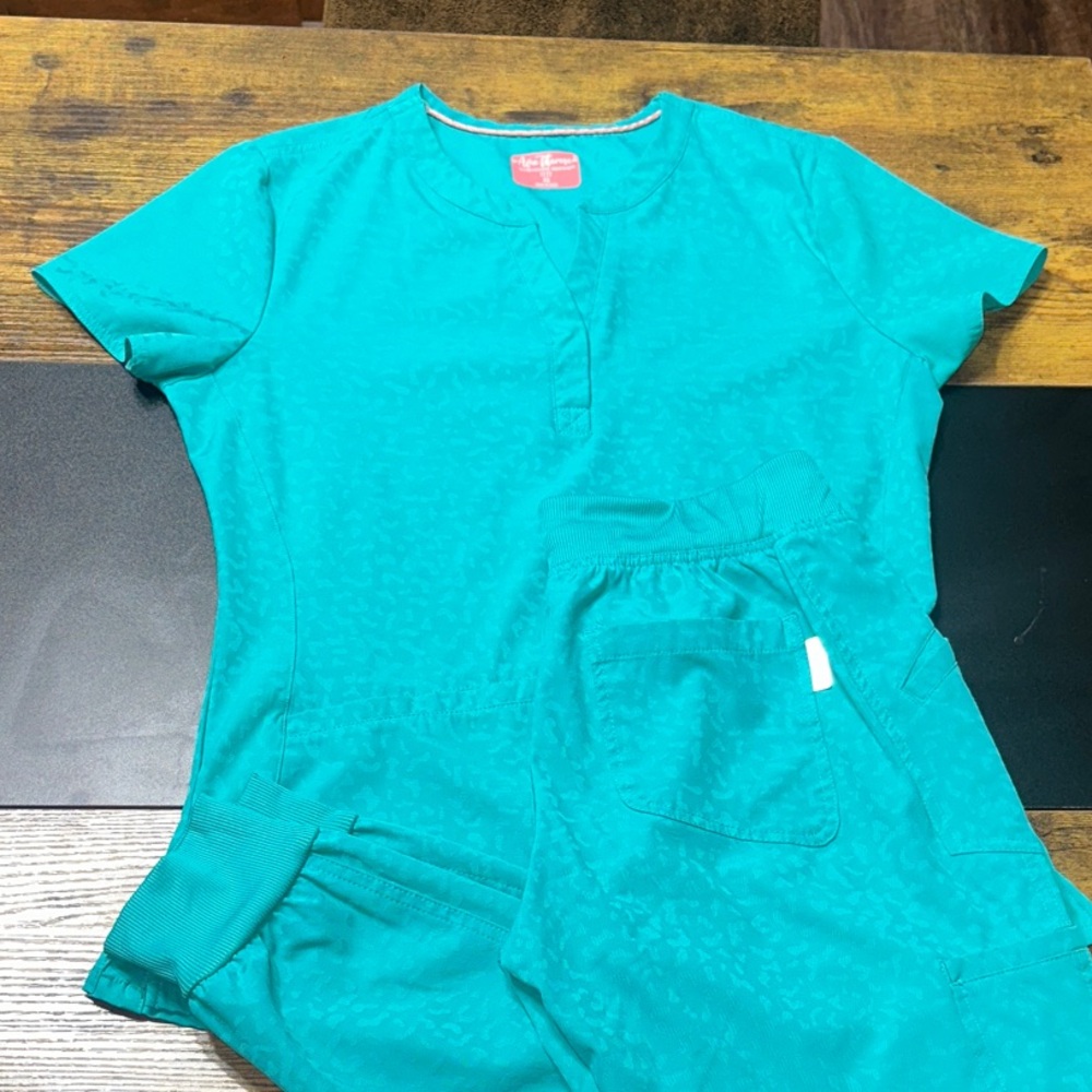 Vibrant Teal Women's Scrub Set